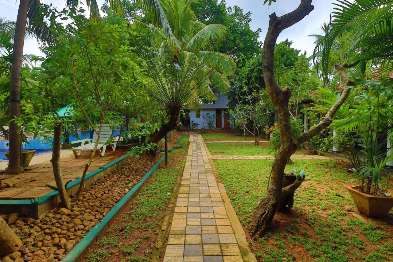 Hotel Susantha Garden Bentota Exteriör bild