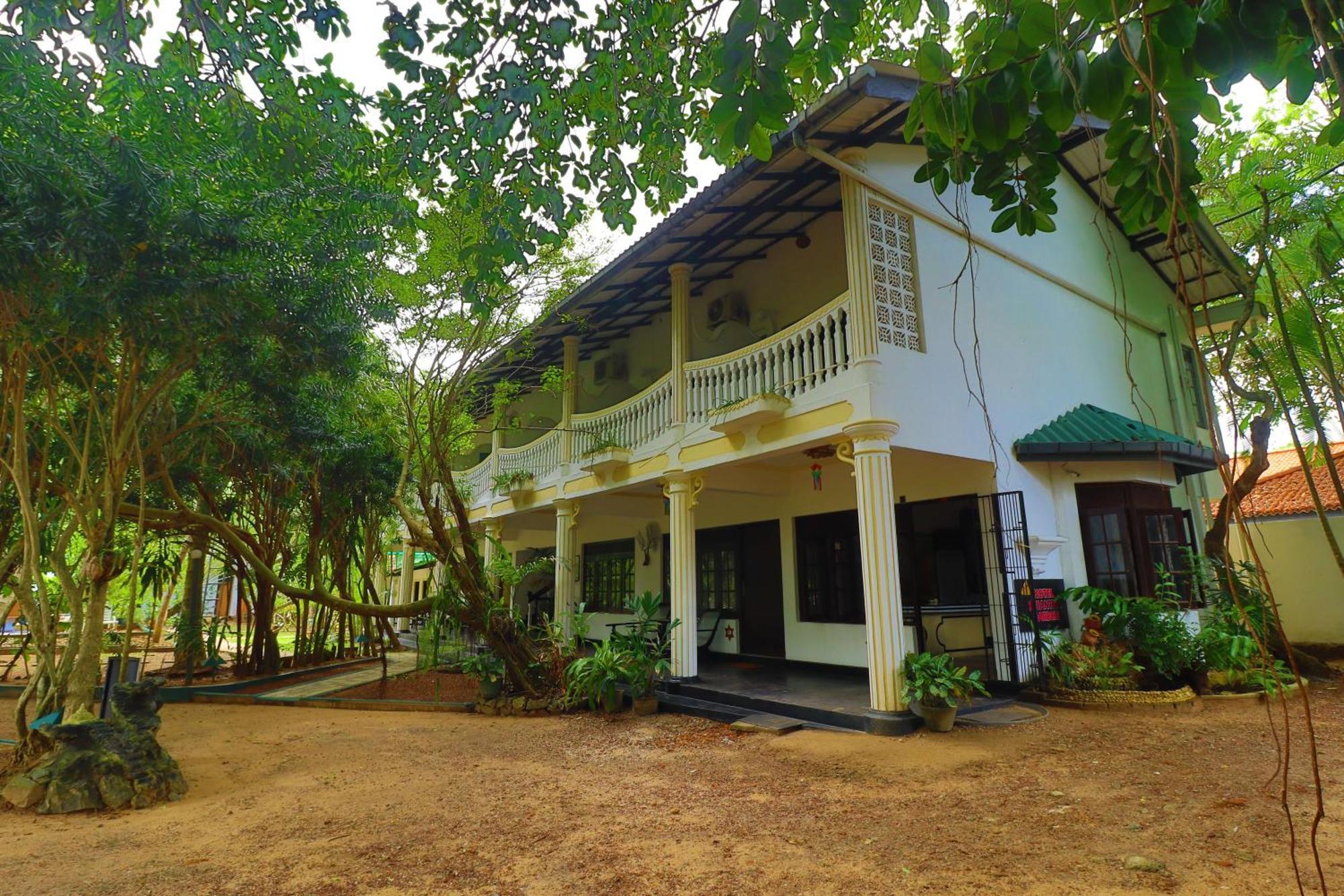 Hotel Susantha Garden Bentota Exteriör bild